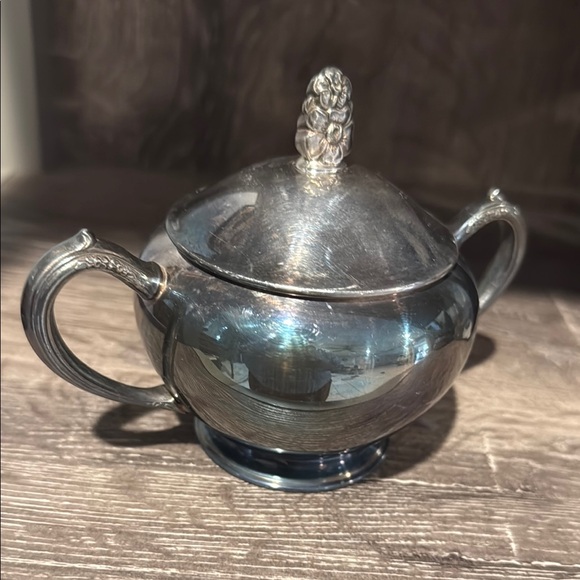 Elegant Vintage Silver Sugar Bowl with Lid - Picture 2 of 4